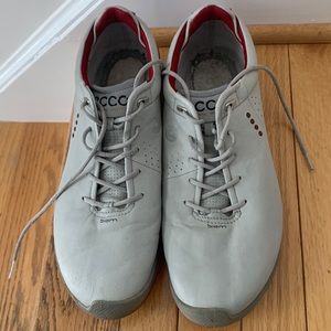Light gray with red Ecco Men’s Biom cleated golf shoes